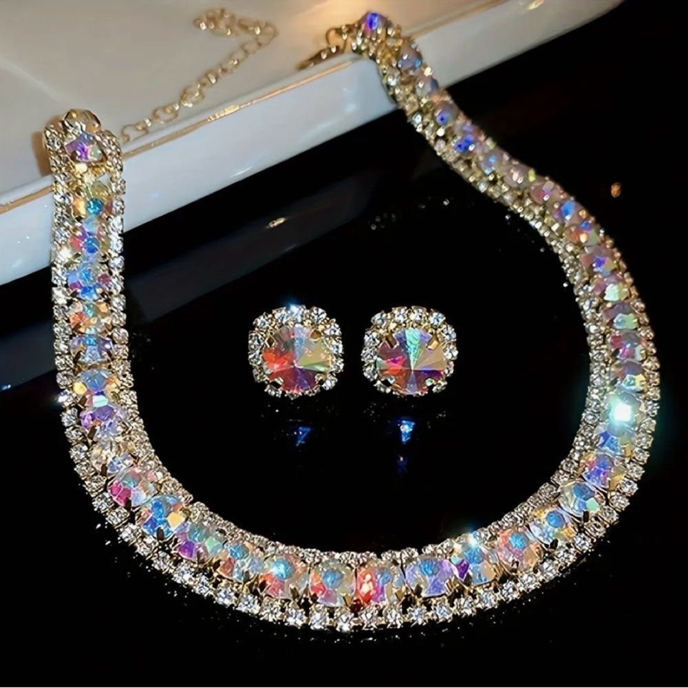 💙 NEW STUNNING rhinestone earrings & necklace set 💙